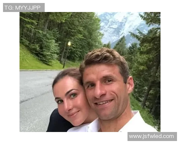 足球明星与最美女友的浪漫故事揭示他们背后的爱情与支持